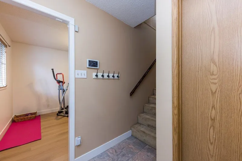 475 ORWELL STREET - photo 3 of 25