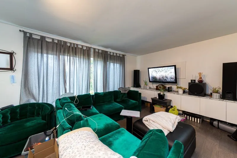 320 HOLMES STREET - photo 4 of 22