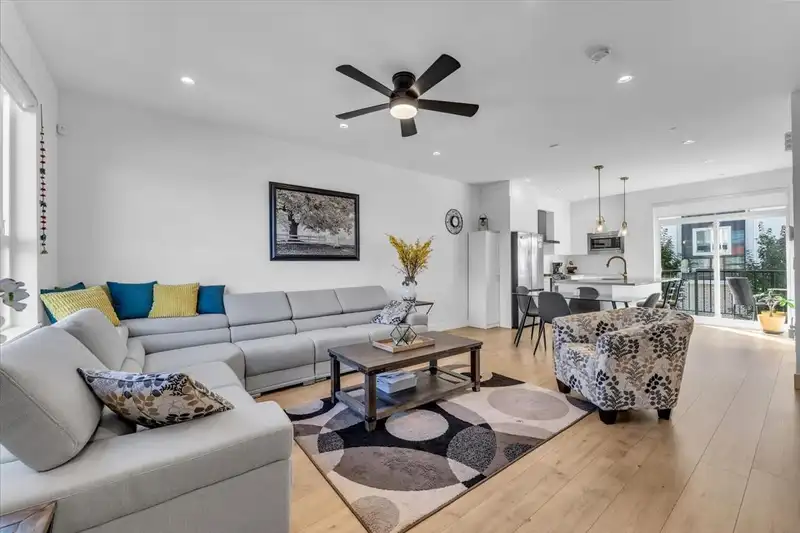 38 17458 100 AVENUE - photo 3 of 32
