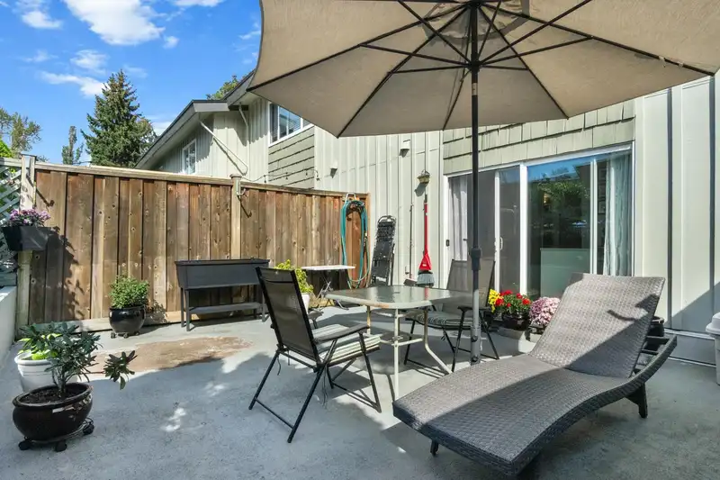 210 9061 HORNE STREET - photo 1 of 40