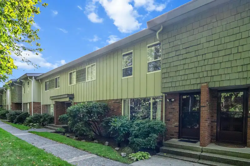 210 9061 HORNE STREET - photo 2 of 40