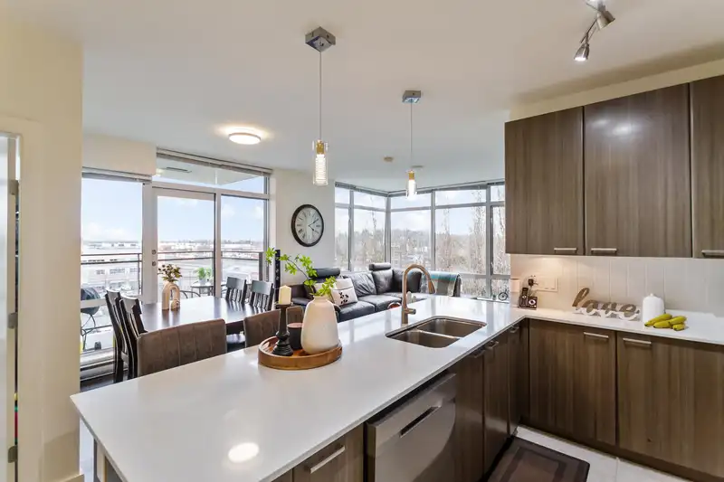 708 2789 SHAUGHNESSY STREET - photo 2 of 30