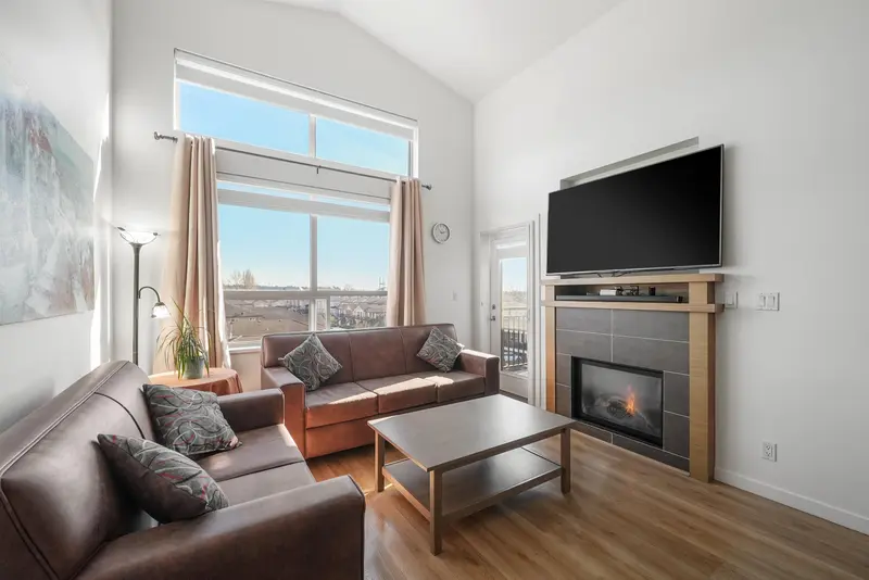 410 288 HAMPTON STREET - photo 1 of 25