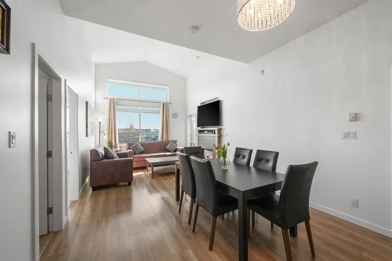 410 288 HAMPTON STREET - photo 3 of 25