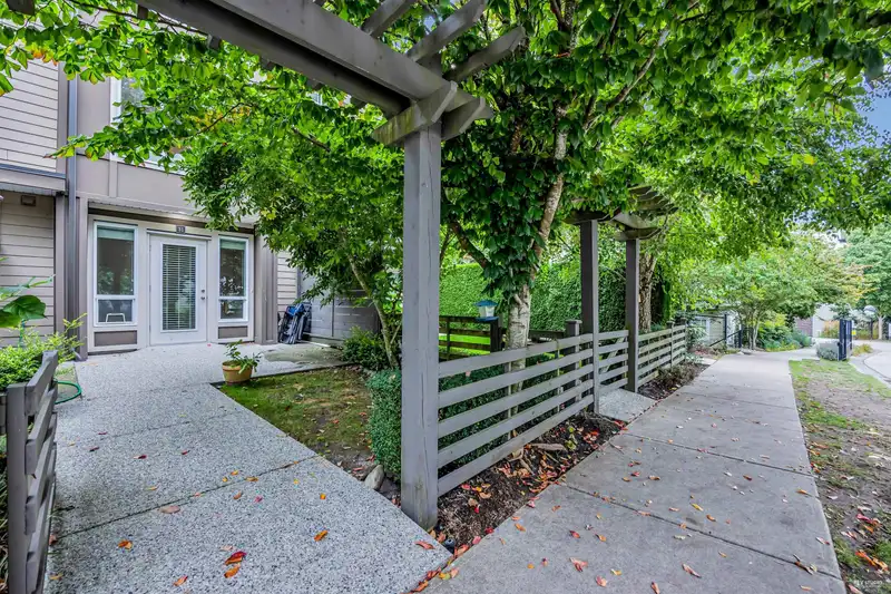 31 15405 31 AVENUE - photo 3 of 30