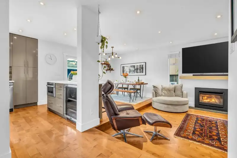 3111 W 6TH AVENUE - photo 4 of 39