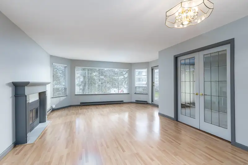 412 1225 MERKLIN STREET - photo 4 of 33