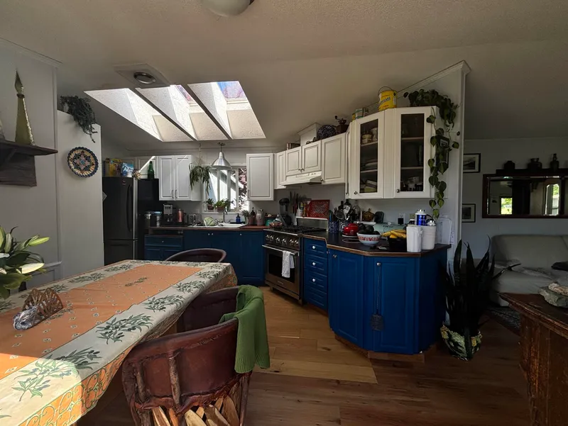 945 ERICKSON ROAD - photo 3 of 8