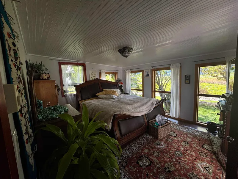 945 ERICKSON ROAD - photo 4 of 8