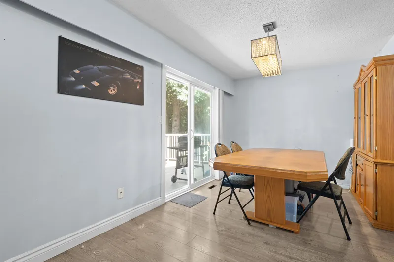 13687 112 AVENUE - photo 3 of 20