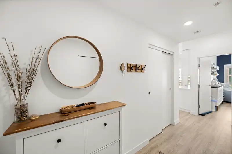 606 610 BRANTFORD STREET - photo 2 of 31