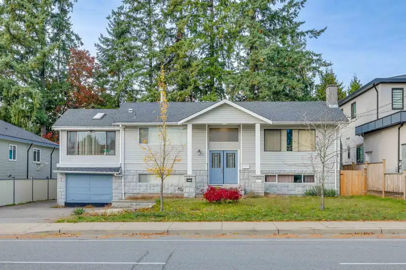 11631 92 AVENUE - photo 1 of 31