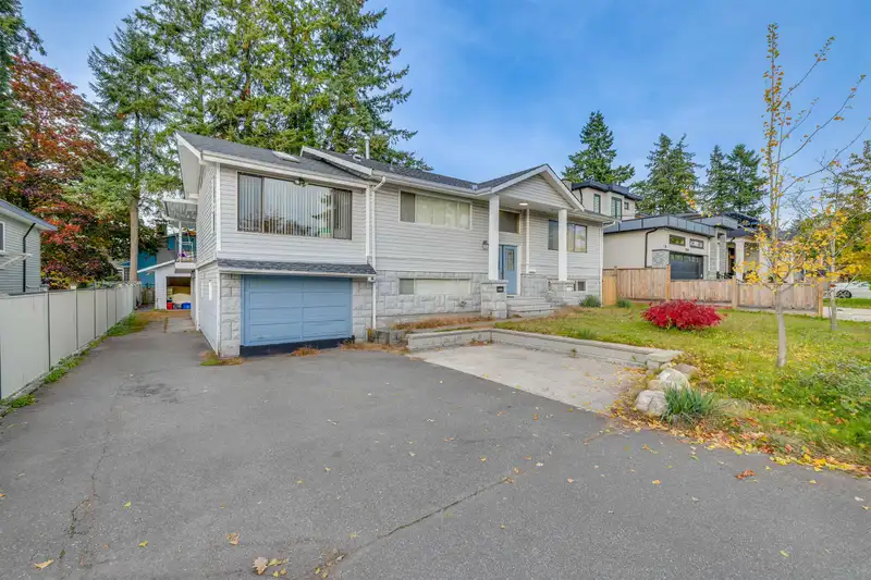 11631 92 AVENUE - photo 3 of 31