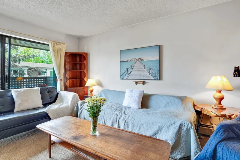 402 2215 DUNDAS STREET - photo 2 of 25