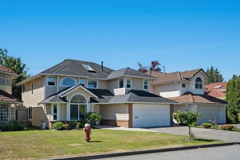 6066 MARTYNIUK PLACE - photo 1 of 29