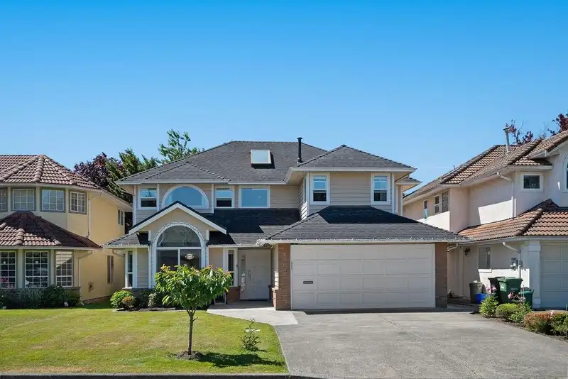 6066 MARTYNIUK PLACE - photo 2 of 29