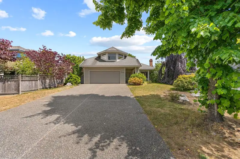 2192 148A STREET - photo 2 of 34