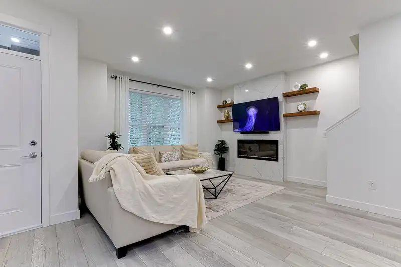 1437 COLLINS ROAD - photo 3 of 37