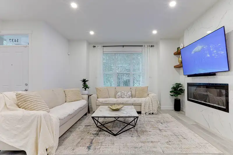 1437 COLLINS ROAD - photo 4 of 37
