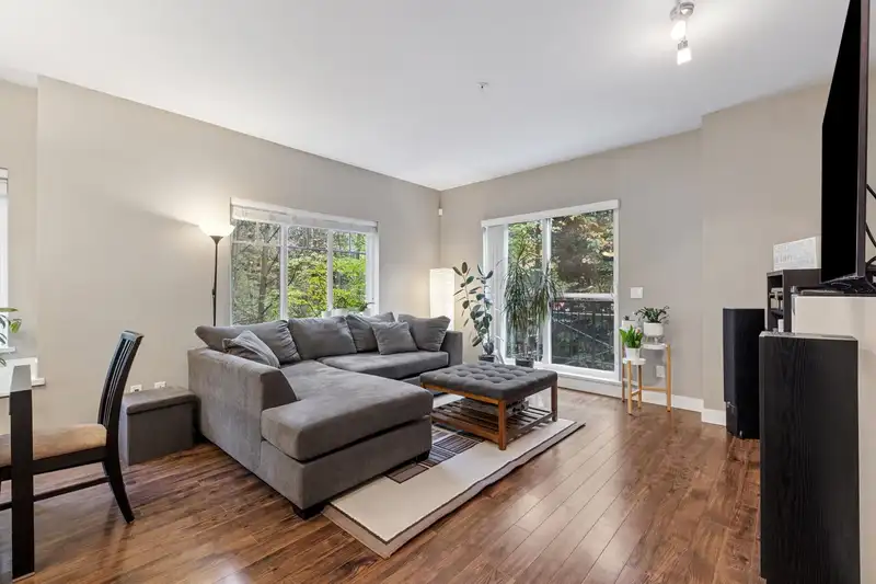 207 3888 NORFOLK STREET - photo 2 of 17
