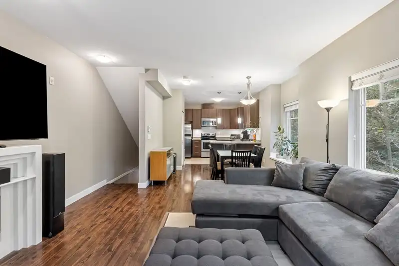 207 3888 NORFOLK STREET - photo 3 of 17