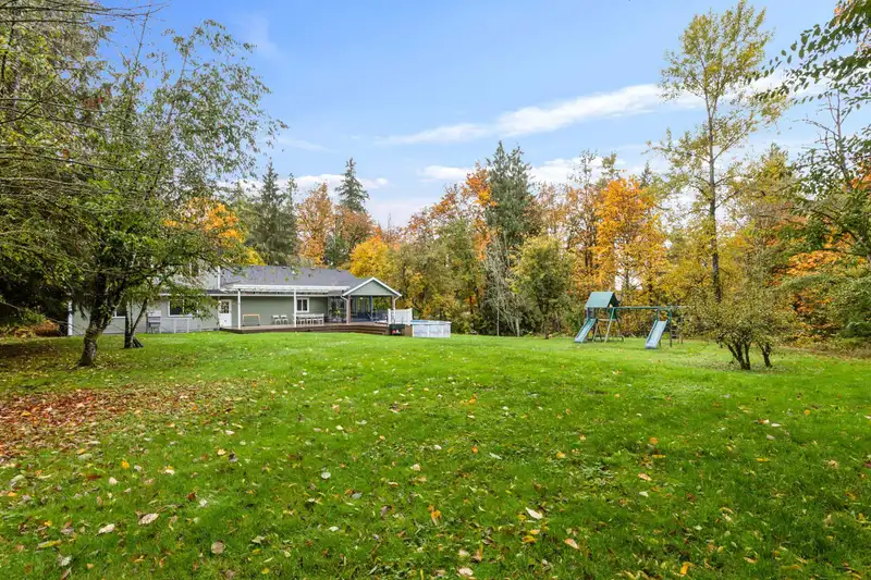 24445 104 AVENUE - photo 1 of 31