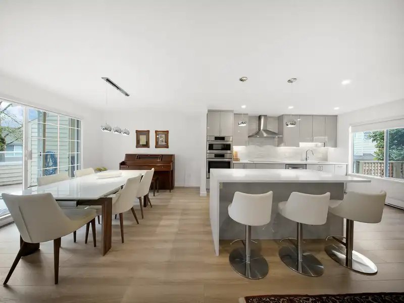 16 838 TOBRUCK AVENUE - photo 1 of 30