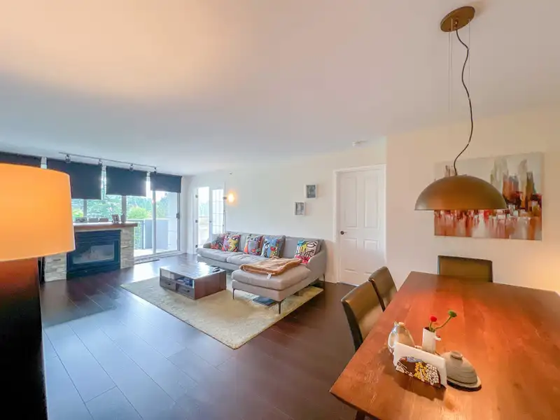 904 555 AUSTIN AVENUE - photo 2 of 28