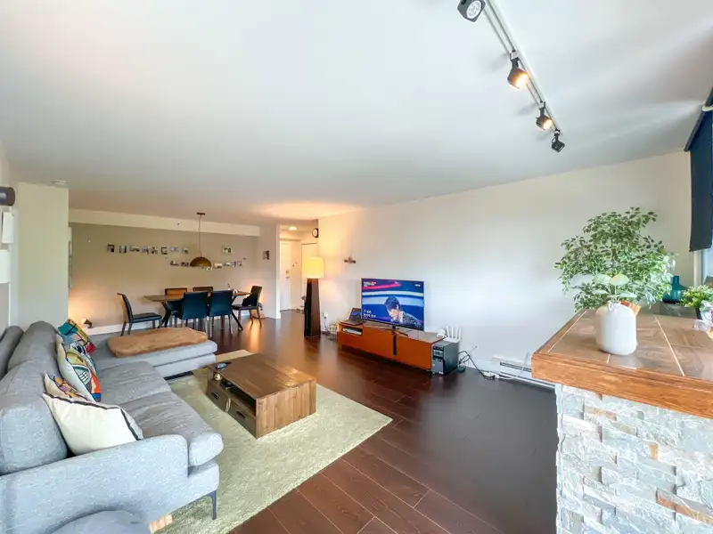 904 555 AUSTIN AVENUE - photo 4 of 28