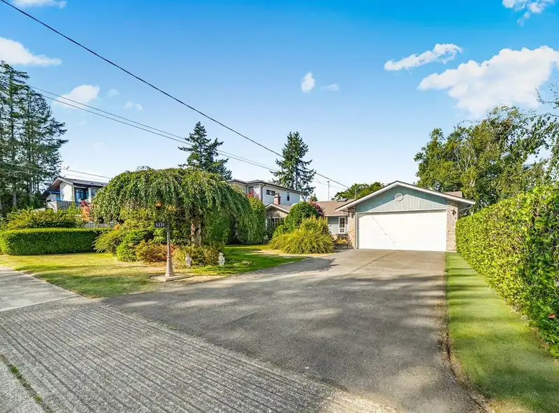 5221 1 AVENUE - photo 1 of 40