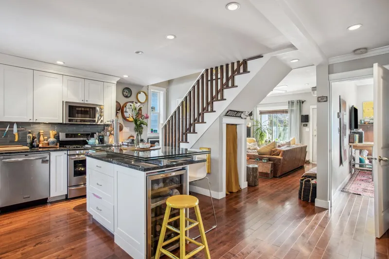 3617 ADANAC STREET - photo 3 of 25