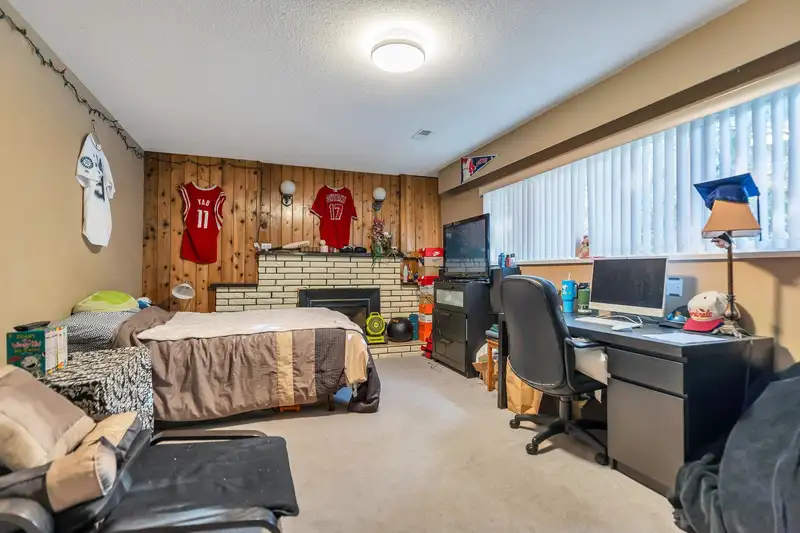 11655 64 AVENUE - photo 4 of 37