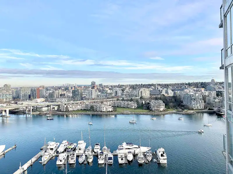 2001 1228 MARINASIDE CRESCENT - photo 2 of 24