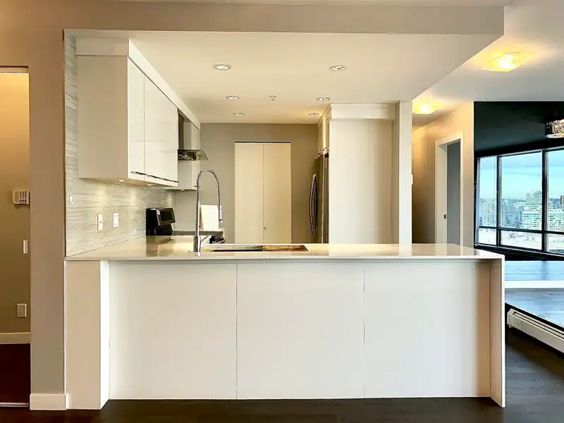 2001 1228 MARINASIDE CRESCENT - photo 4 of 24