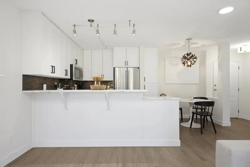 112 22015 48 AVENUE - photo 3 of 35