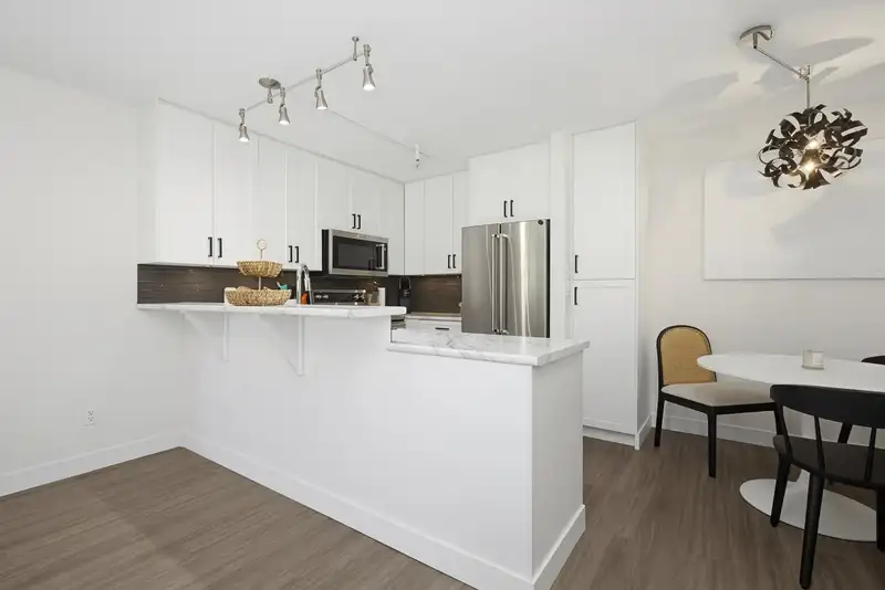 112 22015 48 AVENUE - photo 4 of 35
