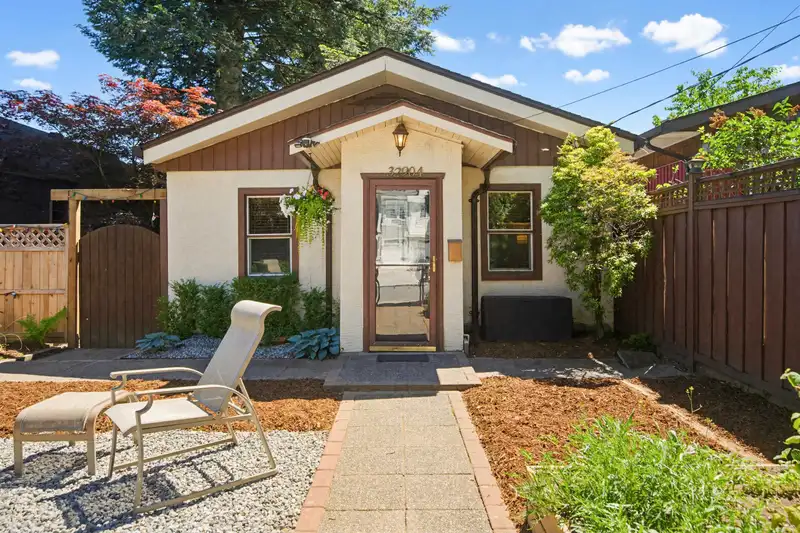 32904 3 AVENUE - photo 2 of 34