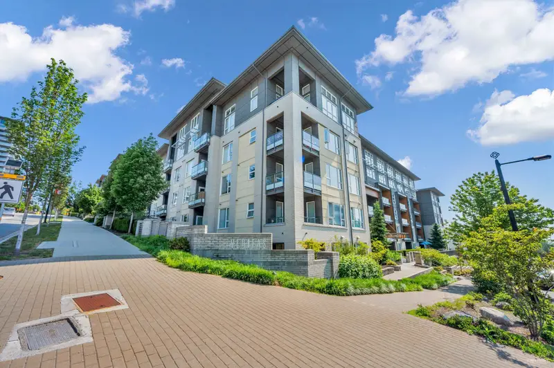 309 9877 UNIVERSITY CRESCENT - photo 2 of 18