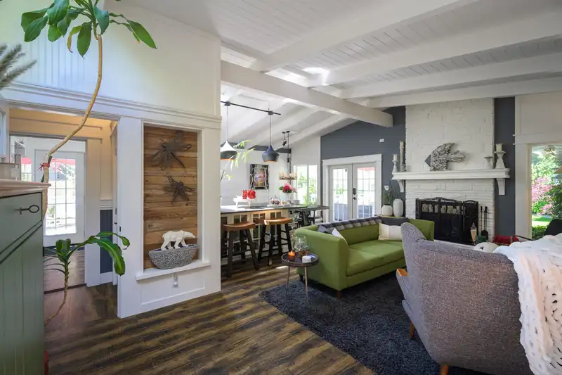 1565 FARRELL CRESCENT - photo 1 of 40