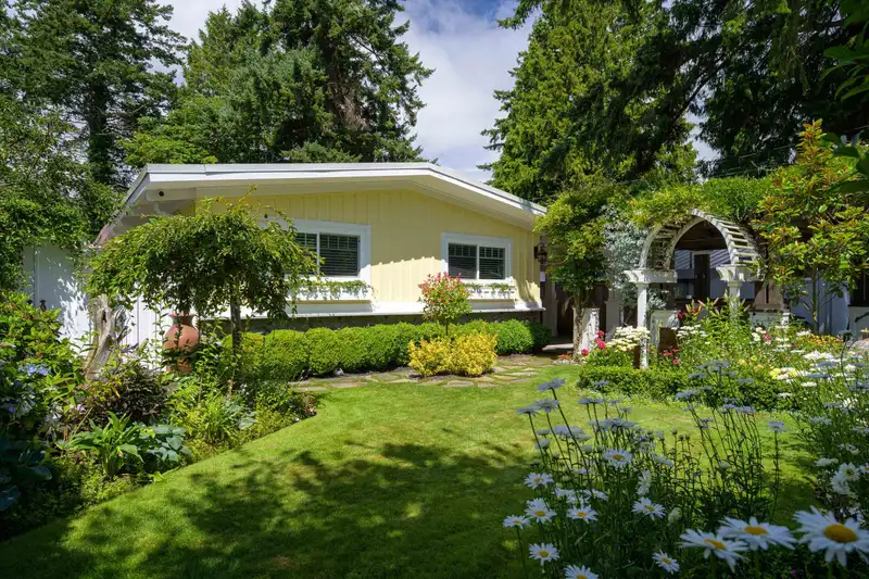1565 FARRELL CRESCENT - photo 3 of 40
