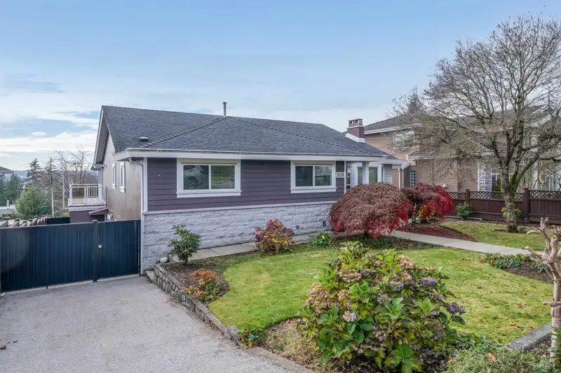 5950 KITCHENER STREET - photo 3 of 40