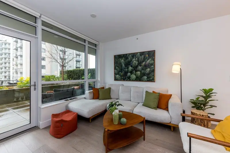 206 177 W 3RD STREET - photo 2 of 25