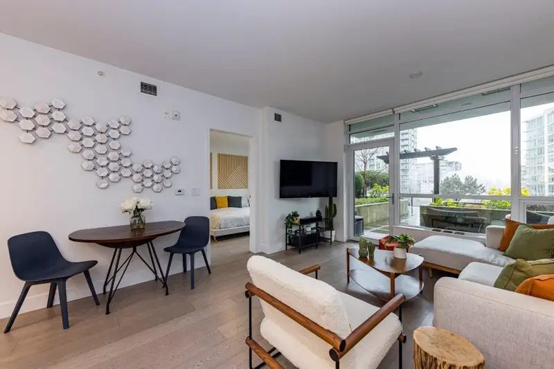 206 177 W 3RD STREET - photo 4 of 25