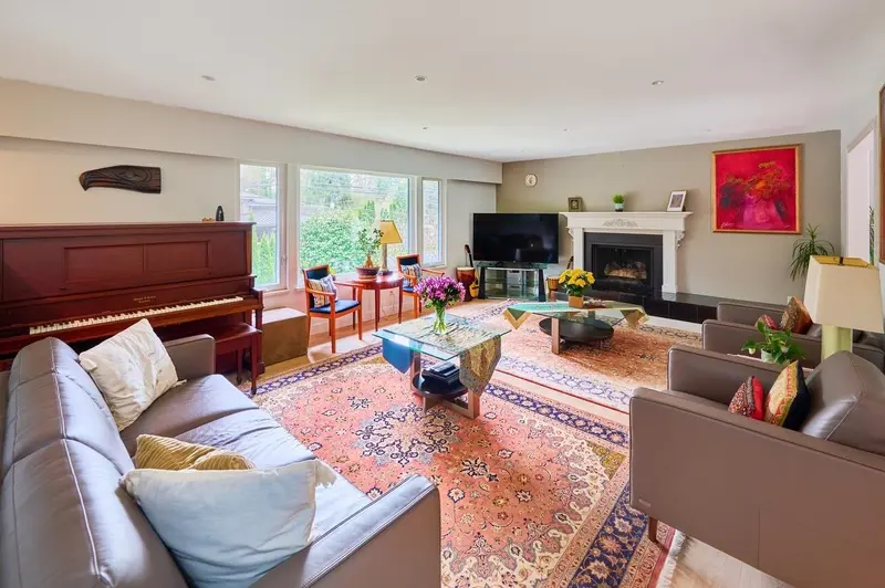 809 SEYMOUR BOULEVARD - photo 3 of 25