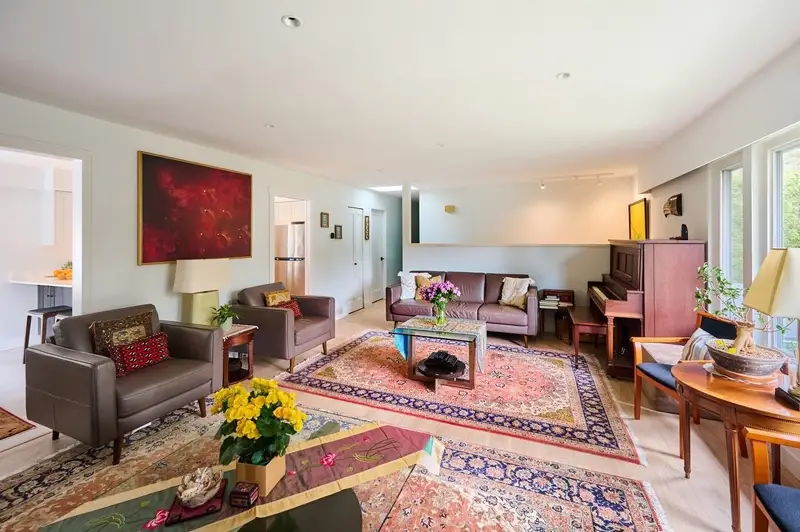 809 SEYMOUR BOULEVARD - photo 4 of 25