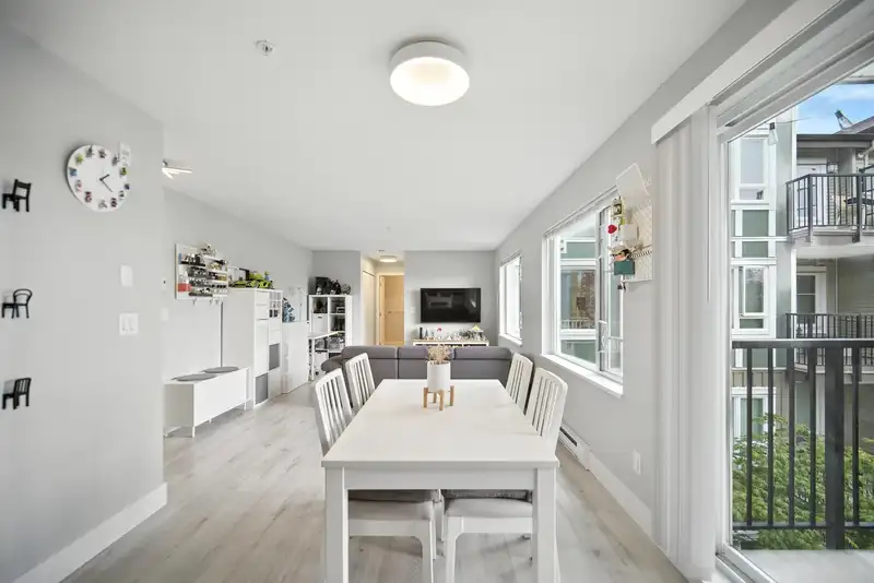 305 13740 75A AVENUE - photo 2 of 23