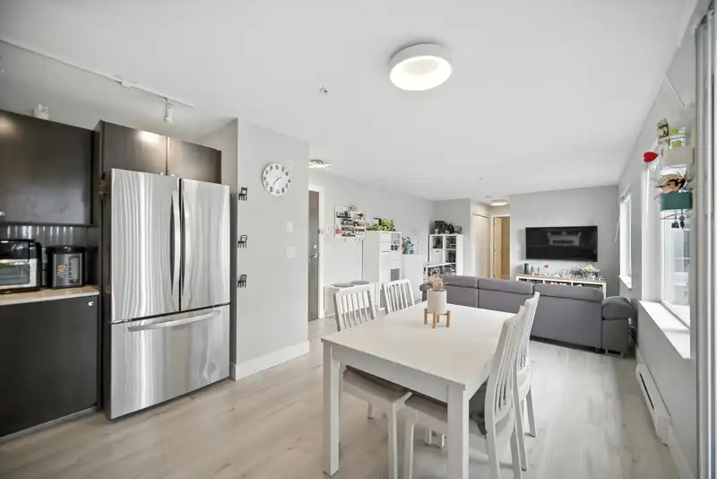 305 13740 75A AVENUE - photo 3 of 23