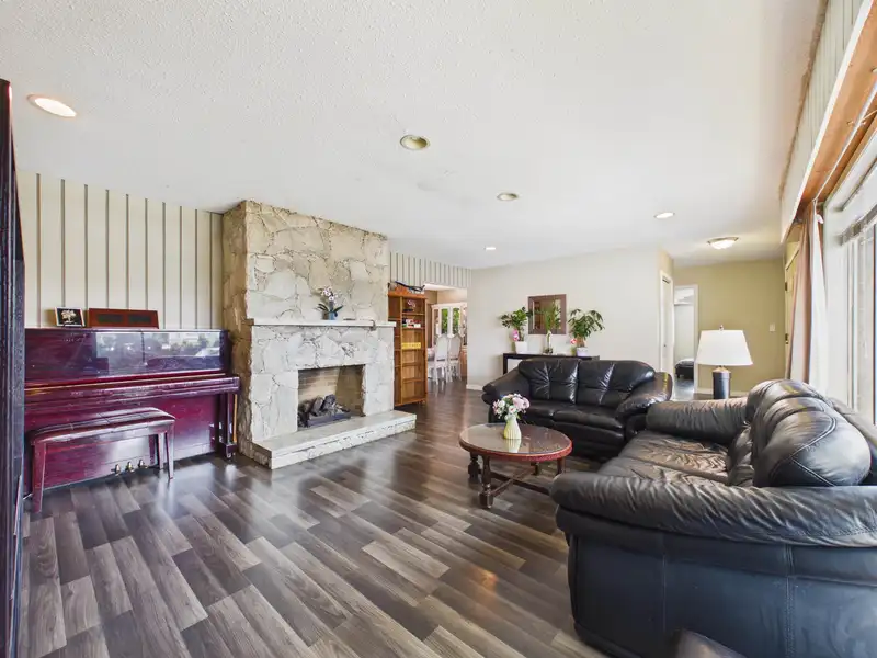 11760 SEALORD ROAD - photo 4 of 28