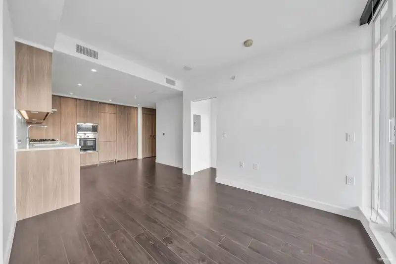 612 4730 LOUGHEED HIGHWAY - photo 3 of 35