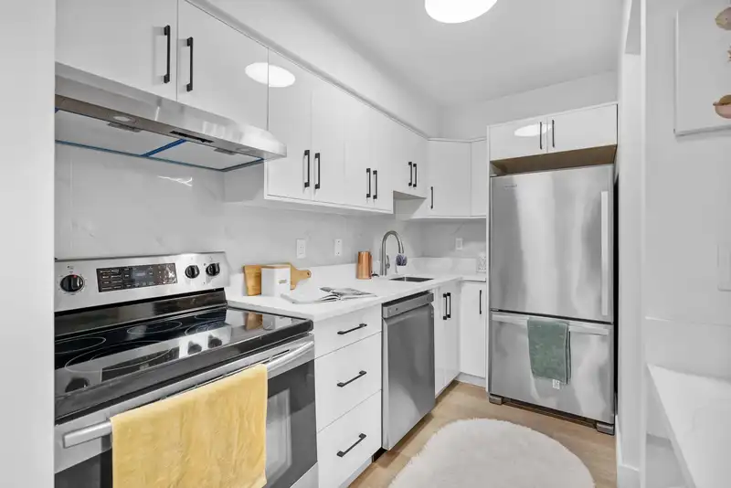 103 110 SEVENTH STREET - photo 2 of 32